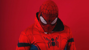 Sensual Spiderman se defiende tras ser acusado de enviar inapropiada fotografía