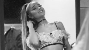 ¿Por qué Ariana Grande usa siempre la cola de caballo?