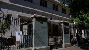 Miembros del chat La Manada del Liceo Lastarria fueron expulsados del establecimiento