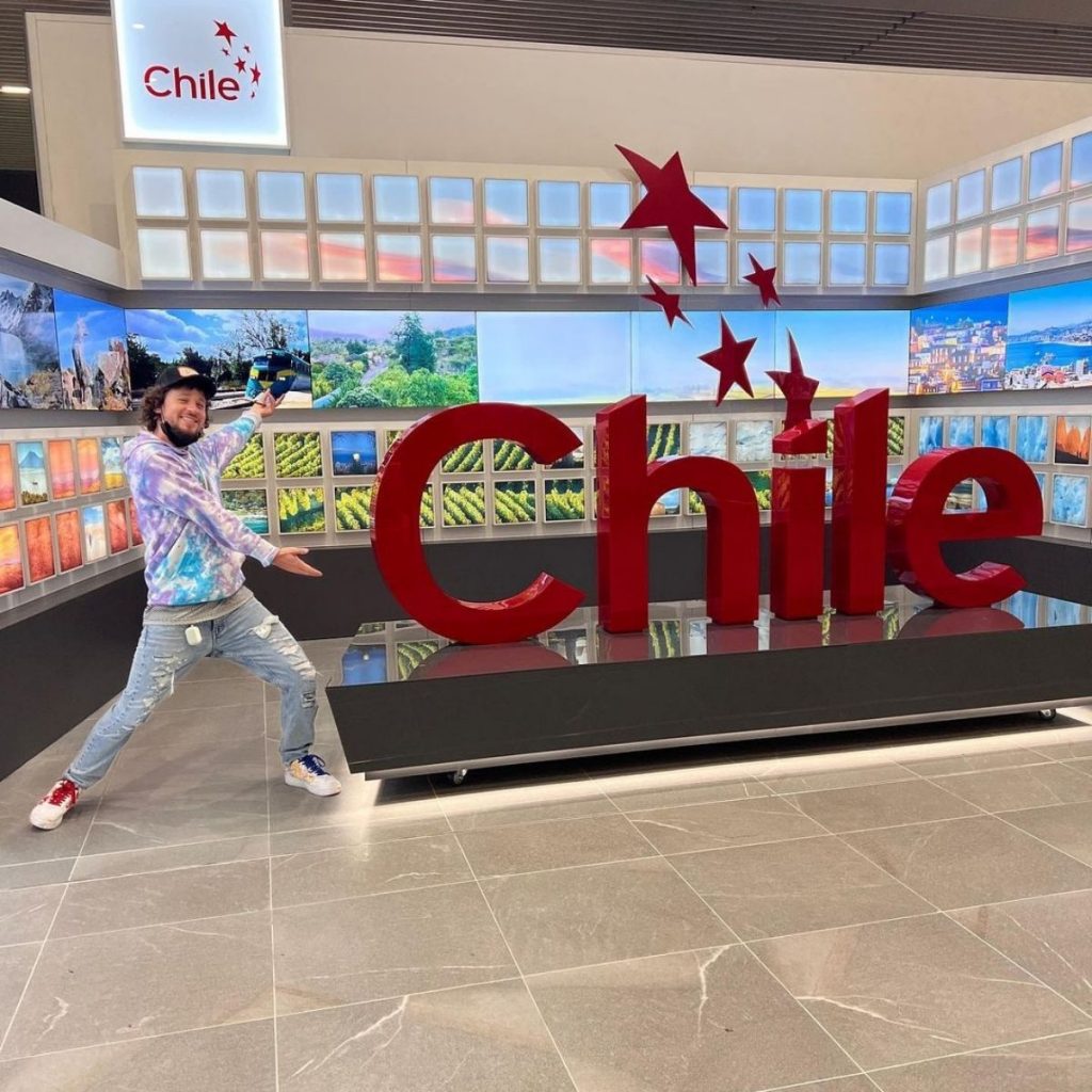 Luisito Comunica En Aeropuerto Chile