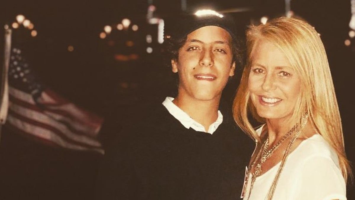 El paseo de Cecilia Bolocco y su mascota, capturado por Máximo