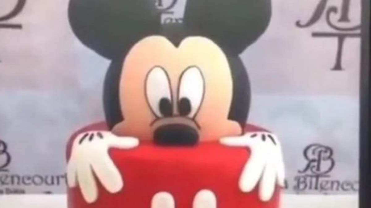 Video: Encargó una torta de Mickey Mouse y el resultado fue terrible