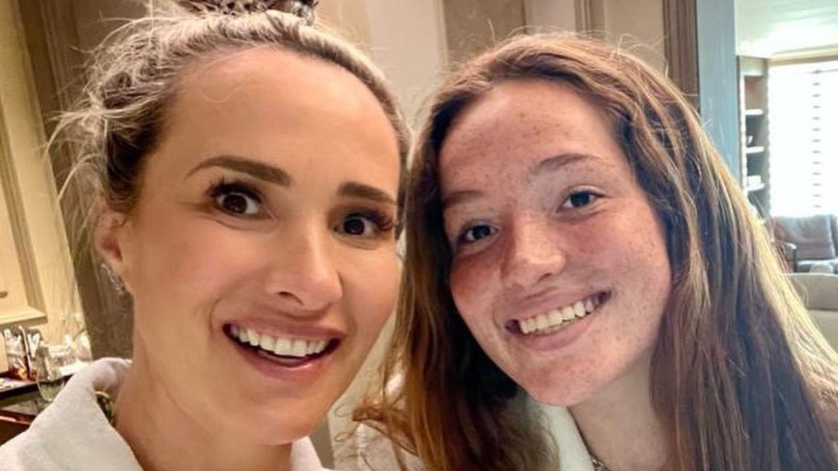 Hija de Angélica Castro muestra cómo es su rutina tras sufrir el impacto de una bala en su pierna