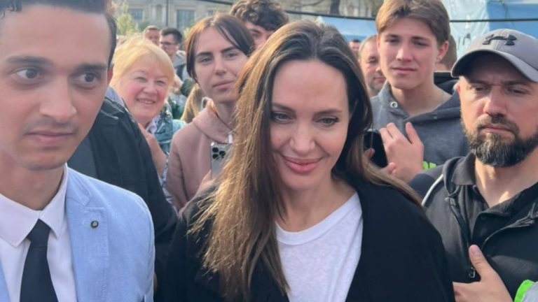 Angelina Jolie Evacuada