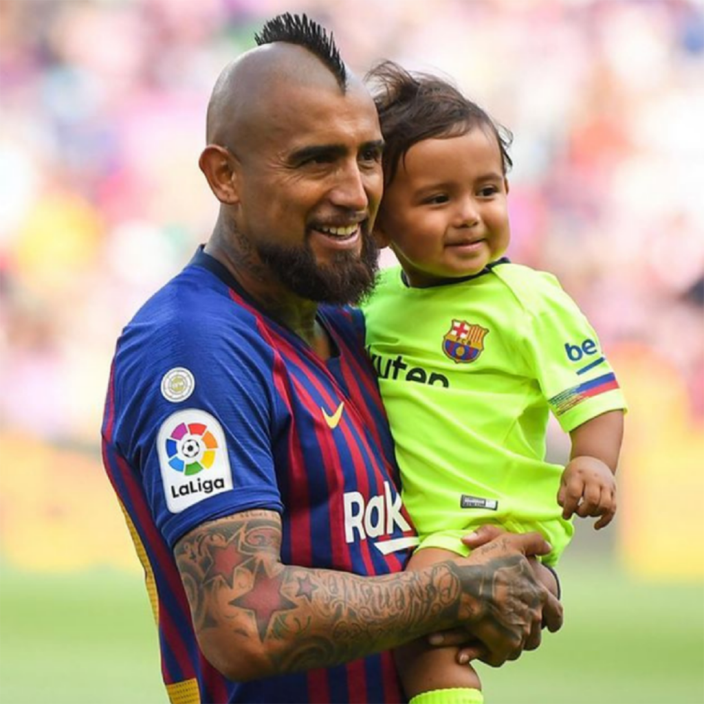 Arturo Vidal Y Su Hijo