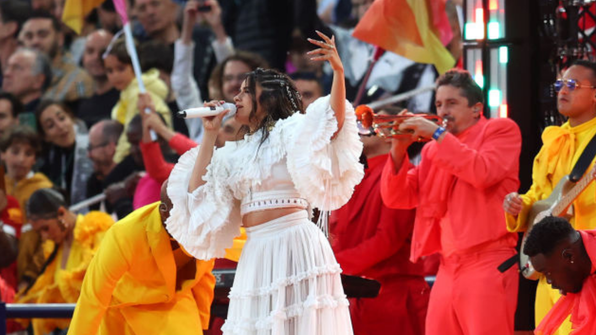 Camila Cabello deslumbra con su presentación y vestuarios en la Final de la Champions League