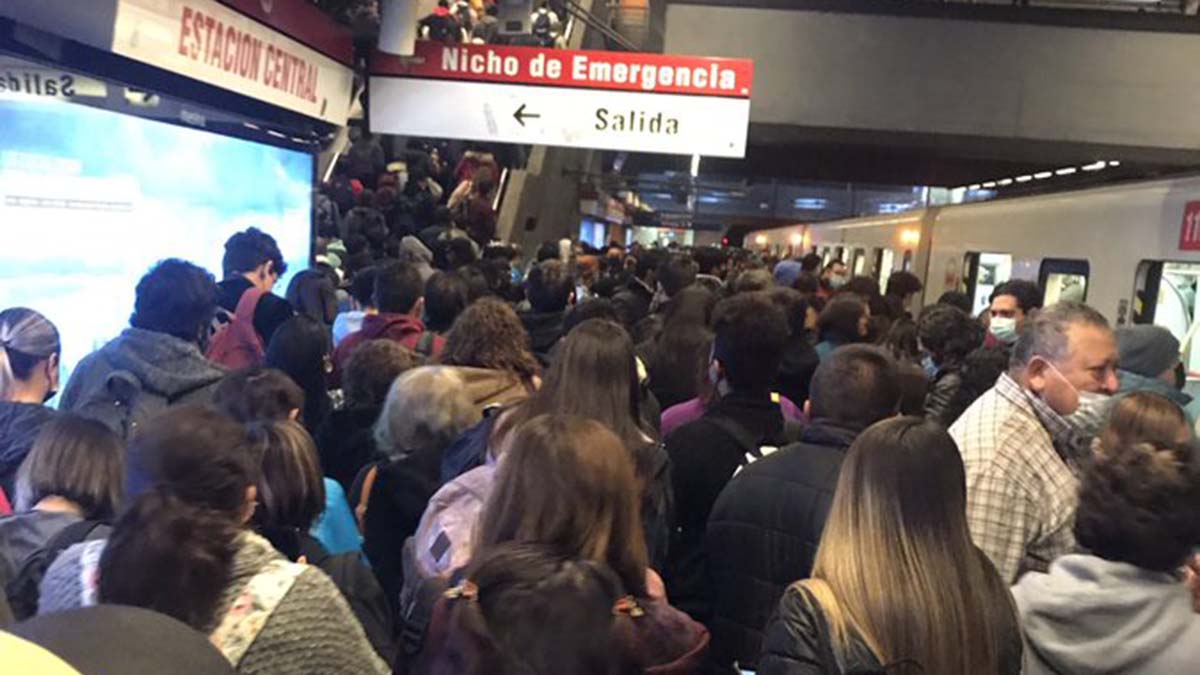 Video inmortalizó colapso en la Línea 1 del Metro de Santiago