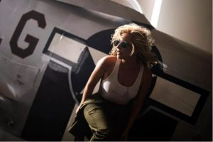 De la nueva Top Gun: Lady Gaga estrenó el video de "Hold my hand"