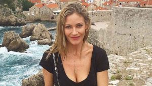 Marcela Vacarezza recibe lluvia de halagos por foto en traje de baño