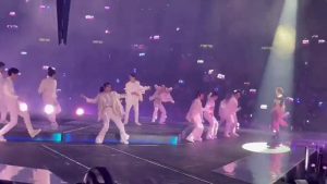 Video: cae pantalla gigante en pleno concierto de Hong Kong y deja artistas heridos