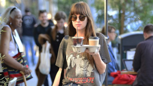 ¡Te van a encantar! Los mejores looks diarios de Dakota Johnson