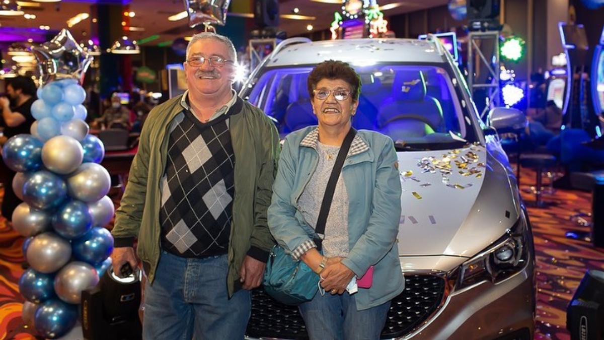 ¡Jornada histórica! Mecánico de Coyhaique ganó un auto y millonario premio en casino de la ciudad