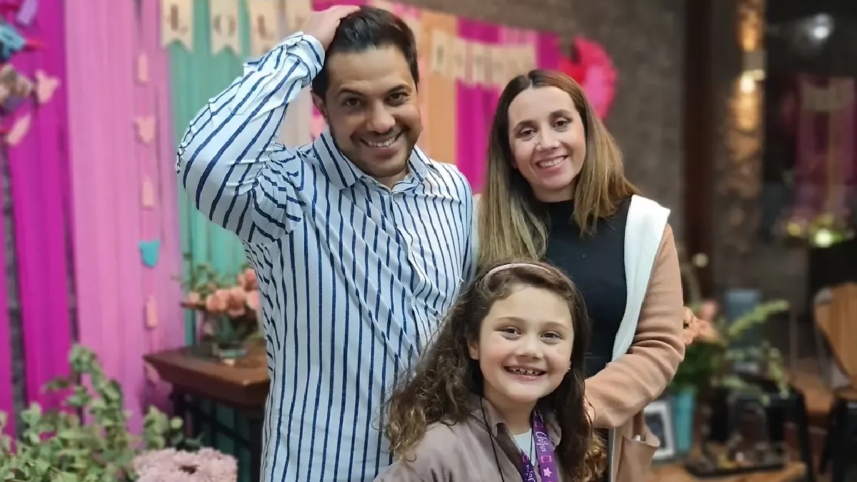 Simón Oliveros y su familia