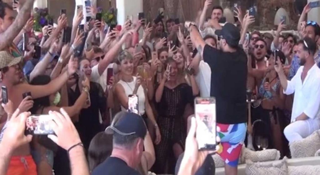 Luis Fonsi Canta Despacito