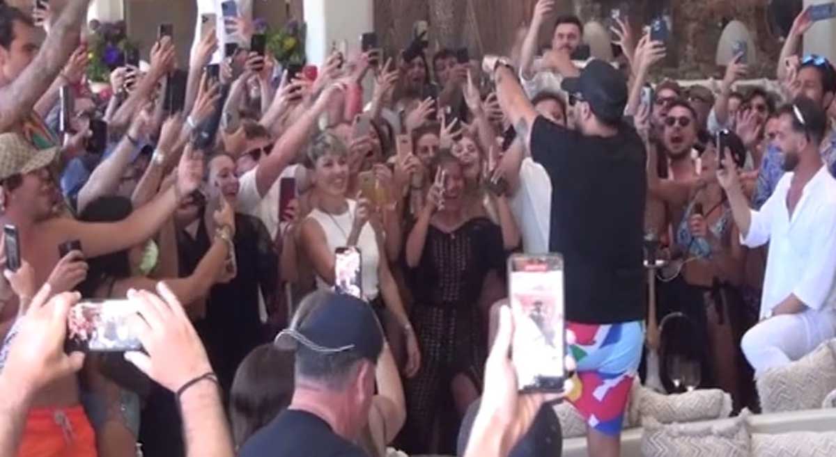 Obligaron a Luis Fonsi a cantar Despacito en un restaurante