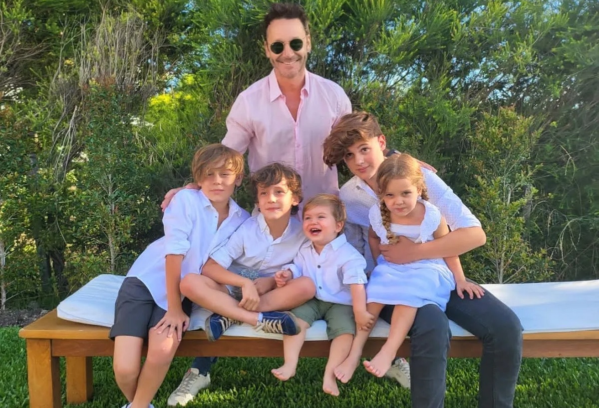 Benjamín Vicuña junto a sus hijos