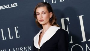 Maquillaje tus labios igual que Hailey Bieber siguiendo este tutorial