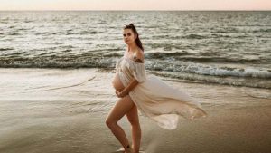 ¿Bien o mal? El nuevo debate en redes sociales por mujer amamantando a su hijo de cinco años