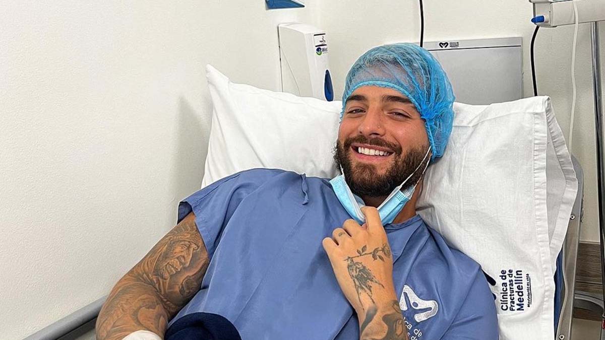 ¿Cómo sigue la rodilla de Maluma luego de la operación?: "Cojo pero con flow"