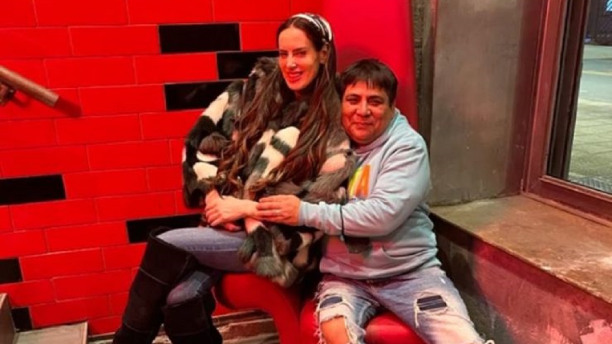 Adriana Barrientos posando con una supuesta pareja se vuelve tendencia en redes