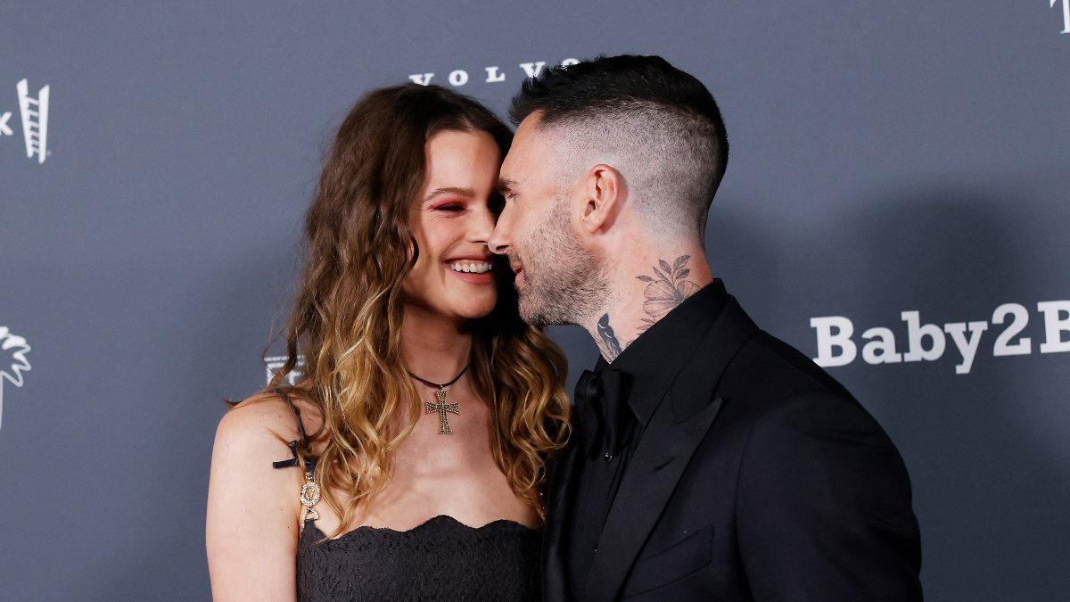¿Quién es Behati Prinsloo, la esposa de Adam Levine y ex ángel de Victoria's Secret?