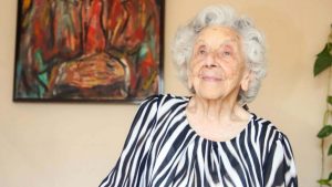 Inés Erazo, mujer que peleó por el voto femenino en Chile llegó a votar en el plebiscito