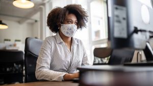 ¿Será obligatorio o no? Minsal aclara si se deberá usar mascarilla en el lugar de trabajo