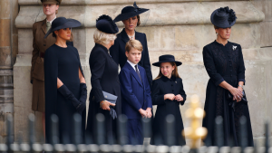 Acompañaron a su padres: príncipe George y princesa Charlotte asisten al funeral de la reina Isabel II