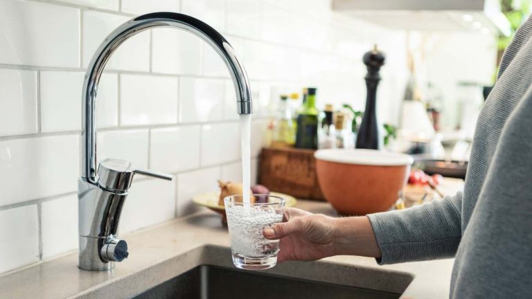 Corte de agua en Santiago: Aguas Andinas da a conocer los 96 puntos de abastecimiento para este martes 12 de octubre