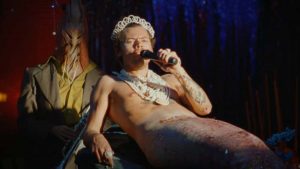 Harry Styles se convierte en sirena con el nuevo video de Music for a Sushi Restaurant