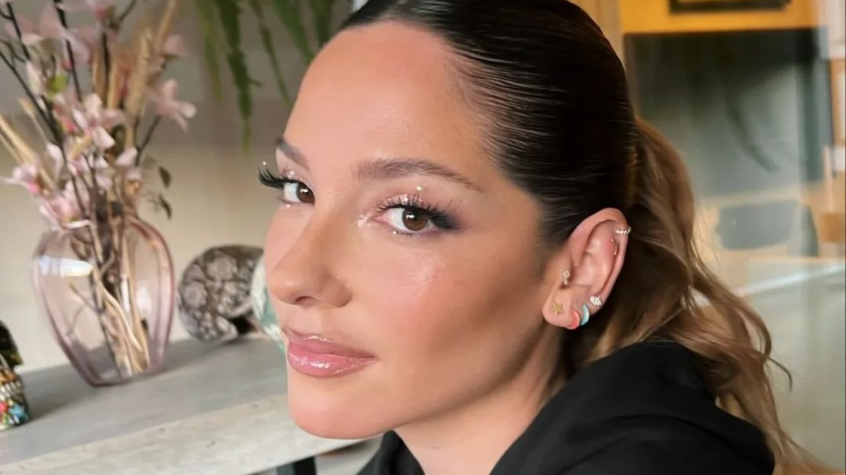 Kel Calderón sorprendió con su nuevo y lujoso automóvil: ¿Cuánto cuesta y cómo es?