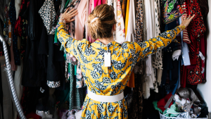 Las polainas de jeans entran fuerte: Estas son las 5 tendencias de moda que se hicieron virales en TikTok