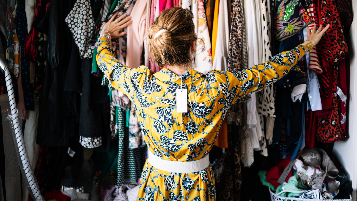 Las polainas de jeans entran fuerte: Estas son las 5 tendencias de moda que se hicieron virales en TikTok