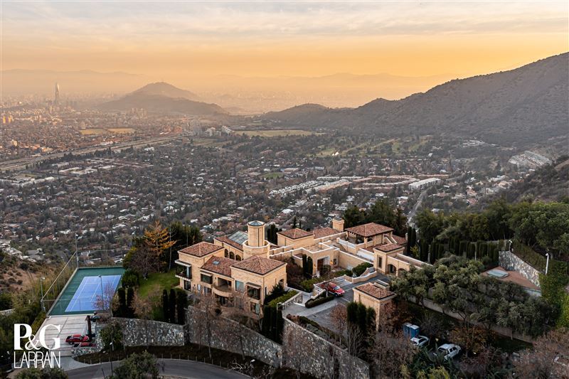 Casa En Lo Curro De Leonardo Farkas