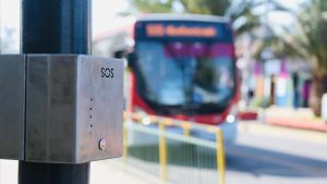 Inauguran primera parada inclusiva con botón de pánico en la RM