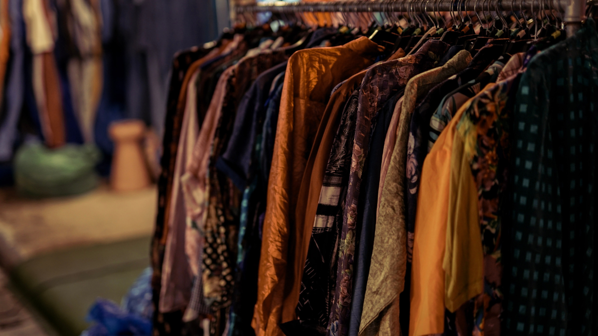 ¿Dónde comprar ropa de segunda mano? Aquí te damos tips — FMDOS