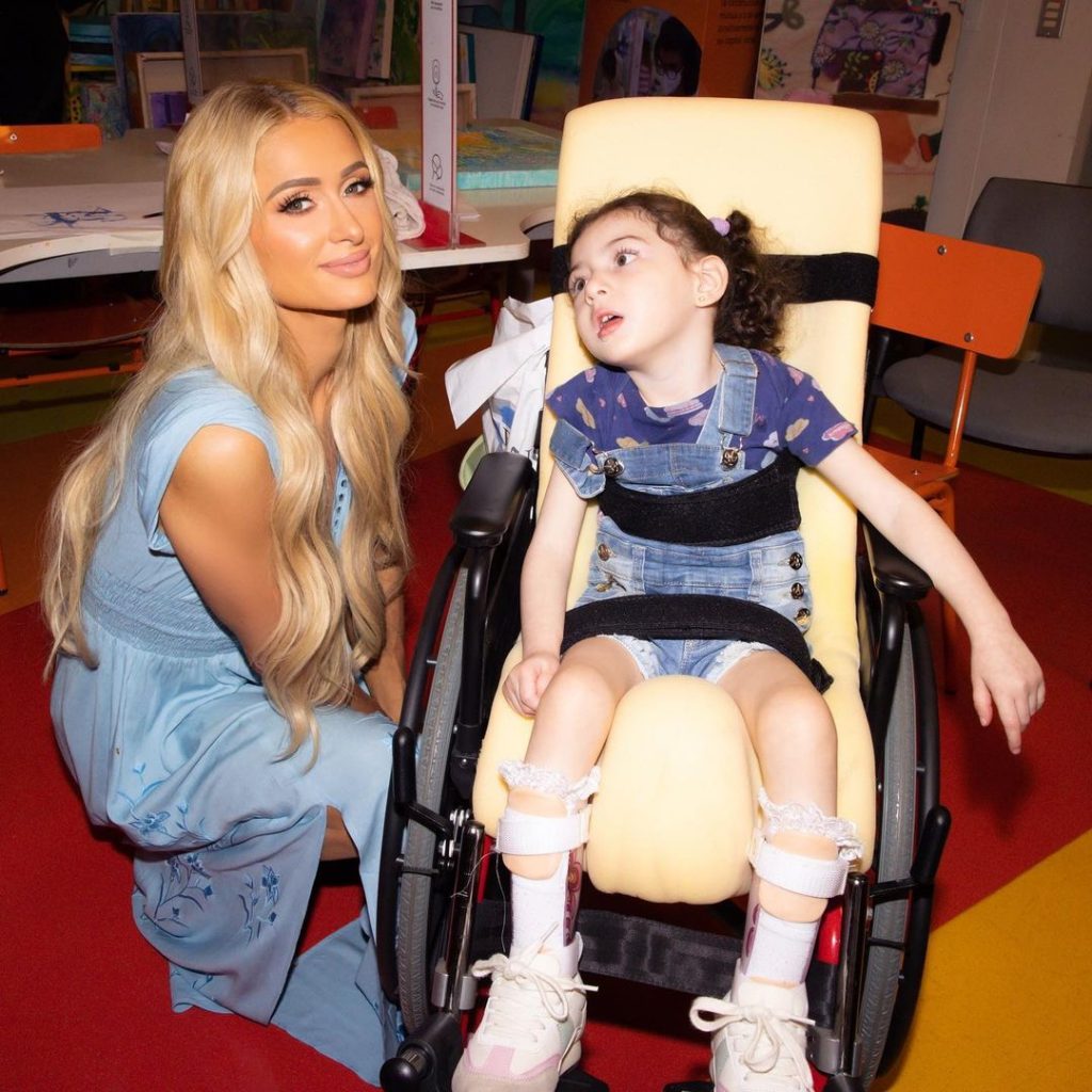Paris Hilton en la Teletón