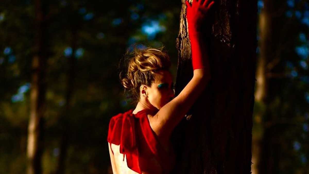 "Entre luz y sombra": Angélica Castro también tiene su propio "vestido de la venganza"