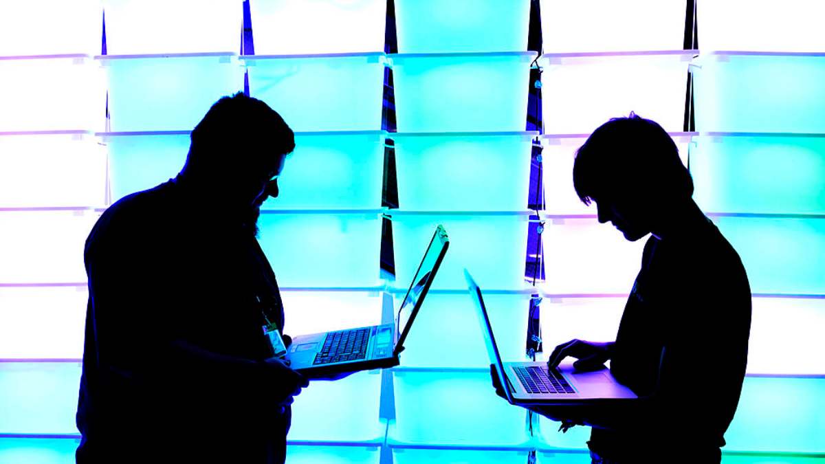 Contraídos y con menos cerebro: ¿Por qué el ser humano será así hacia el año 3000?