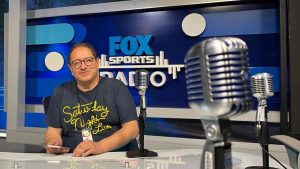 ¡Nuestra voz de FMDOS! Fernando Solís es reconocido como Figura Radial del Año por su gran trayectoria