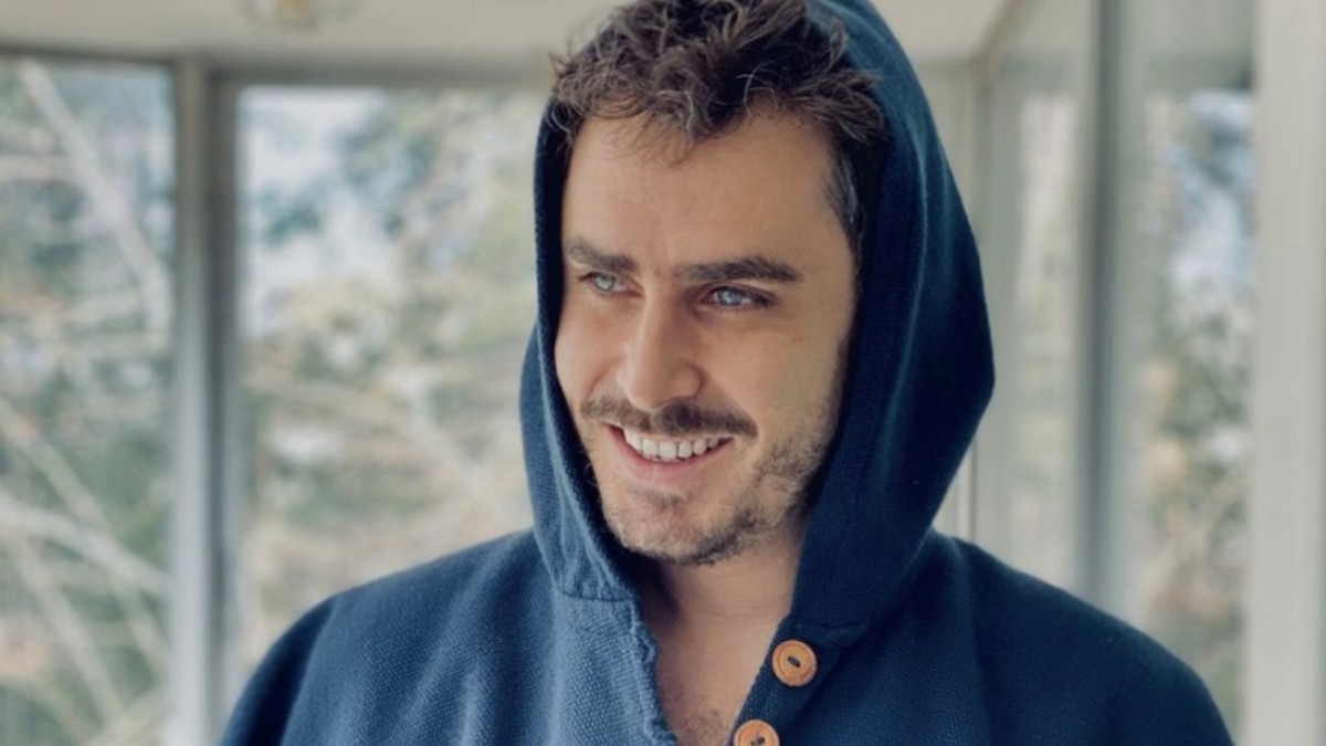 Nace un nuevo romance: Nicolás Oyarzún estaría en una relación con una compañera de canal