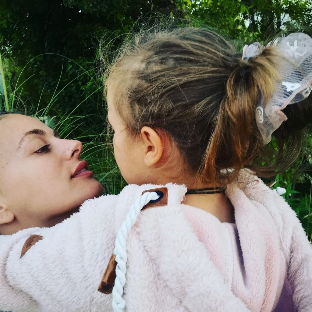 Cata Palacios y su hija