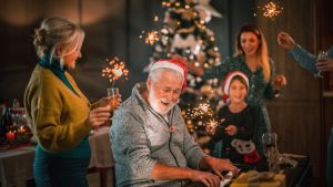 ¡Nos encantan! Estas son las canciones no pueden faltar en tu cena de Navidad