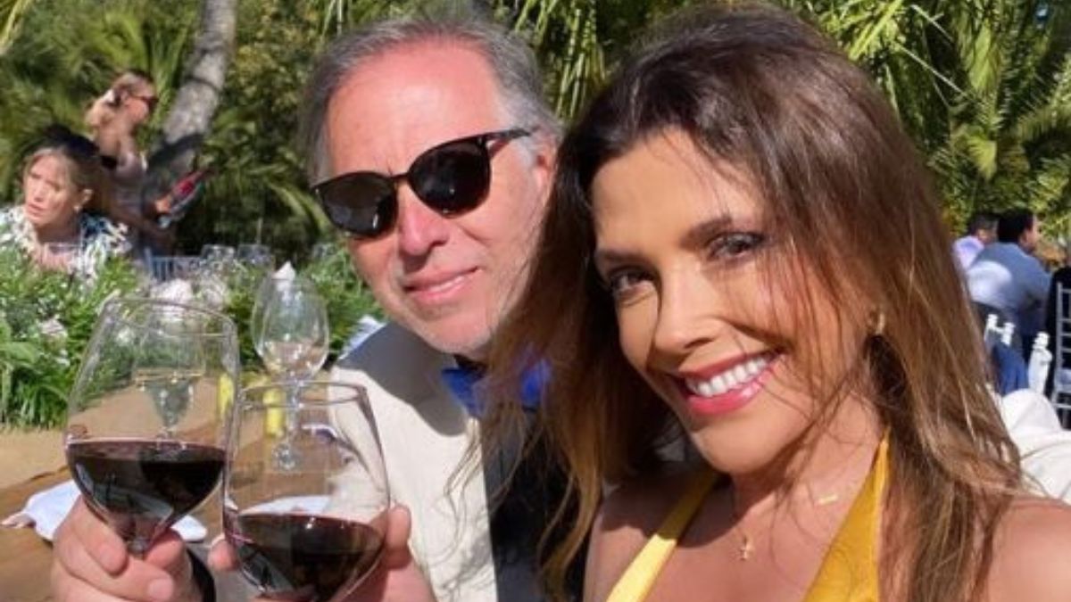 Carolina Arregui mostró cómo fue el matrimonio de su hijastro: Su look se robó las miradas