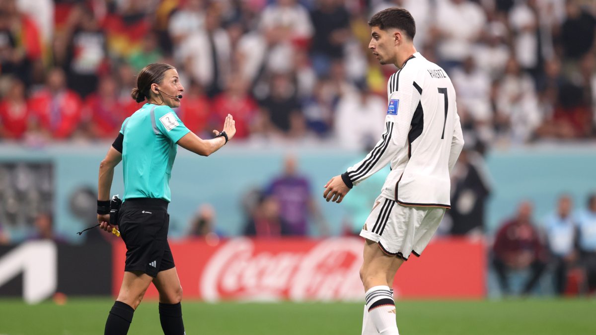 Stéphanie Frappart, la primera mujer árbitro en ser juez en un Mundial