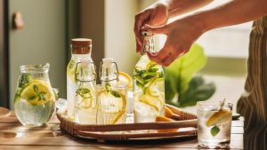 5 recetas infalibles de aguas saborizadas para pasar el calor