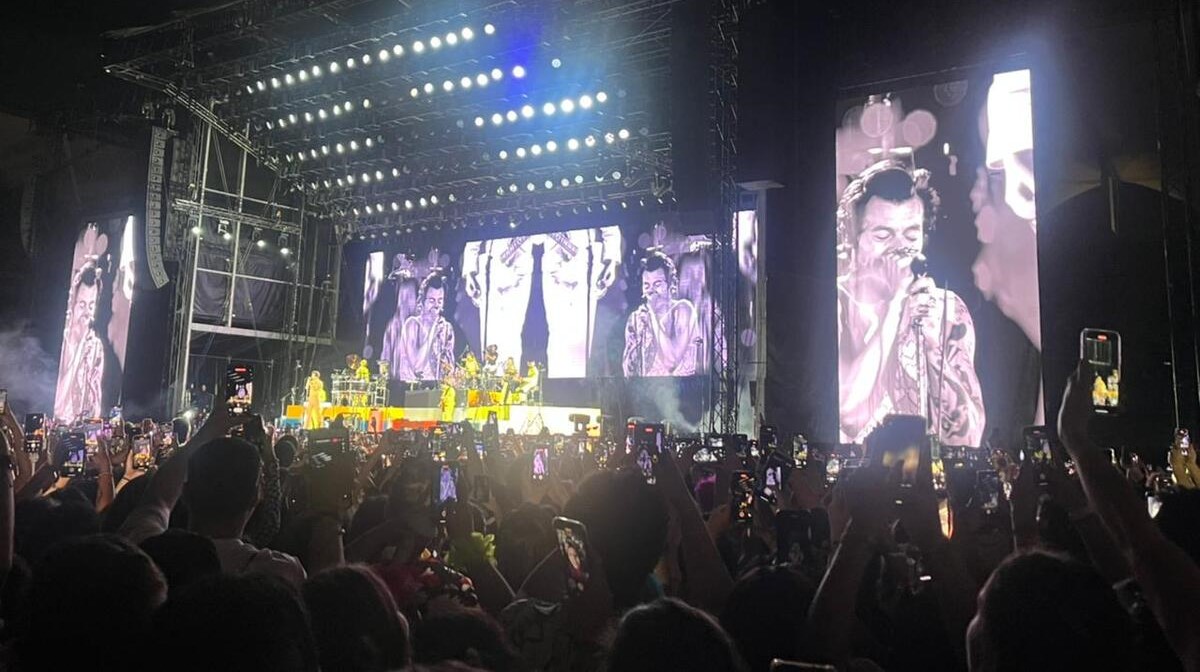 Harry Styles deslumbra en su regreso a Chile