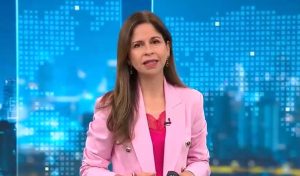 Karina Álvarez hace llorar a periodista de CHV en su despedida