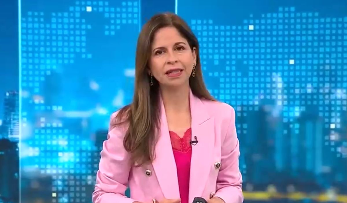 Karina Álvarez hace llorar a periodista de CHV en su despedida
