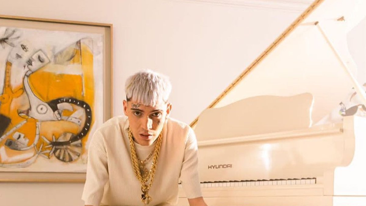 "Estas son las reliquias": Marcianeke luce sus lujosos autos en Urbanos